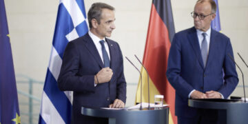 Συνάντηση Μητσοτάκη – Μερτς στο Βερολίνο: «Τεράστιος σεβασμός» για τα επιτεύγματα της Ελλάδας – Προσελκύονται γερμανικές επενδύσεις
