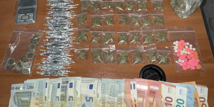 Άγιος Παντελεήμονας: Συλλήψεις για διακίνηση ναρκωτικών έξω από σχολείο