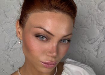 Παρουσιάζει τη νέα της ατομική έκθεση με τίτλο «Summer Breathe»