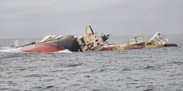 Ινδία: Συναγερμός από την βύθιση πλοίου με επικίνδυνο φορτίο