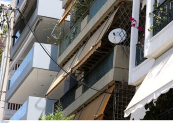 Δολοφονία στη Νέα Σμύρνη: Ποινική δίωξη στον 71χρονο που μαχαίρωσε τον γιο του