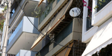 Δολοφονία στη Νέα Σμύρνη: Ποινική δίωξη στον 71χρονο που μαχαίρωσε τον γιο του