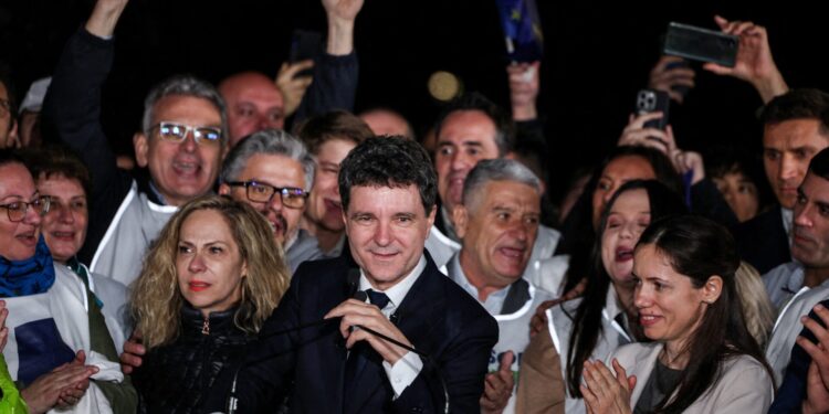 Εκλογές στη Ρουμανία: Νίκη του ευρωπαϊστή Νικούσορ Νταν