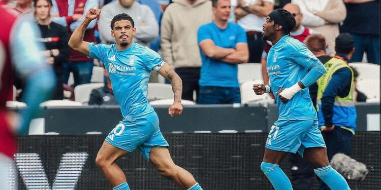 Νίκησε 2-1 την Γουέστ Χαμ και έμεινε «ζωντανή» για το Champions League
