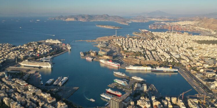 Στο επίκεντρο οι επενδύσεις στο λιμάνι του Πειραιά