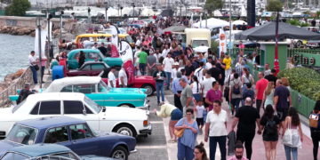 Με ήλιο και βροχή, παντρεύονται τα… κλασικά αυτοκίνητα