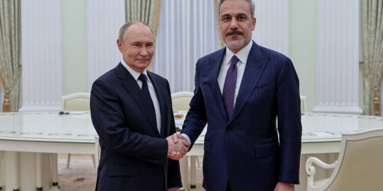 Συνάντηση του Τούρκου ΥΠΕΞ Χακάν Φιντάν με τον πρόεδρο Βλαντίμιρ Πούτιν στη Μόσχα