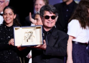 Παναχί: Επέστρεψε στην Τεχεράνη ο βραβευθείς με Χρυσό Φοίνικα σκηνοθέτης