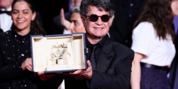 Παναχί: Επέστρεψε στην Τεχεράνη ο βραβευθείς με Χρυσό Φοίνικα σκηνοθέτης