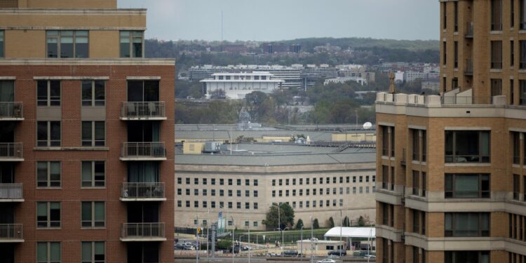 Μόνο με συνοδεία οι διαπιστευμένοι δημοσιογράφοι στο Πεντάγωνο