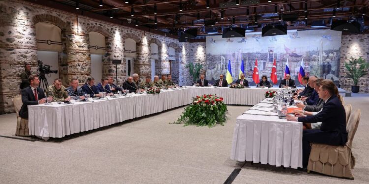 Κωνσταντινούπολη: Αντικρουόμενες πληροφορίες για το αν τελείωσαν οι συνομιλίες Ουκρανίας