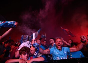 Στις φλόγες η Νάπολι, πανηγυρίζει το τέταρτο σκουντέτο