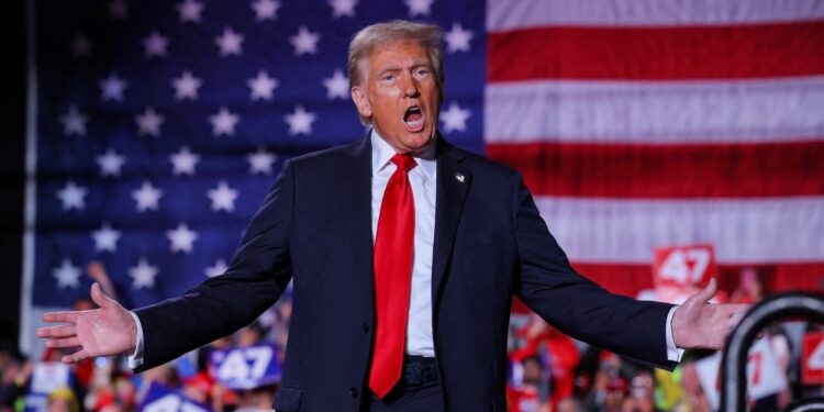 Ο Τραμπ ετοιμάζεται να ανακοινώσει εμπορική συμφωνία με τη Βρετανία λένε αμερικανικά ΜΜΕ