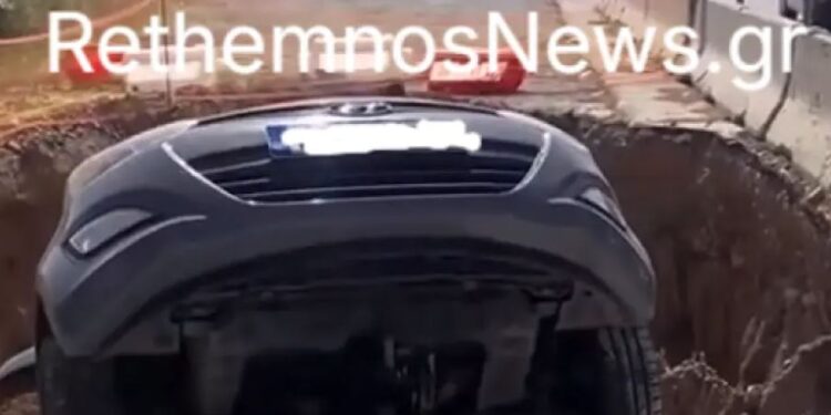 Ρέθυμνο: Αυτοκίνητο έπεσε σε τεράστια λακκούβα που ανοίχτηκε για έργα στον ΒΟΑΚ