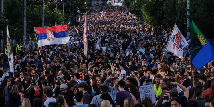 Διαδηλώσεις φοιτητών με αίτημα την διεξαγωγή πρόωρων βουλευτικών εκλογών