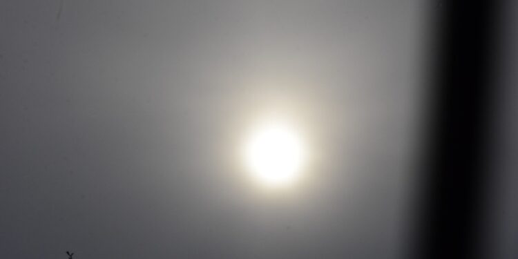 Καιρός: Σαββατοκύριακο με σκόνη – Πού αναμένονται βροχές