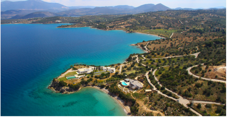 Porto Heli: The neighborhood with… summer houses of kings, emirs, and millionaires – The famous residents, investments, and the historic “deal”