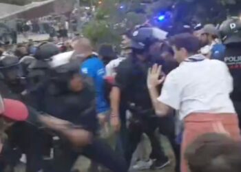 Τουλάχιστον 14 τραυματίες από την «τρελή» πορεία του αυτοκινήτου που έπεσε πάνω σε πλήθος πριν από το Εσπανιόλ-Μπαρτσελόνα