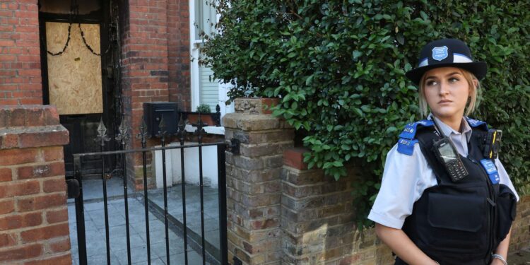 Δίωξη εναντίον 26χρονου Ρουμάνου για τις εμπρηστικές ενέργειες σε ακίνητα του Στάρμερ