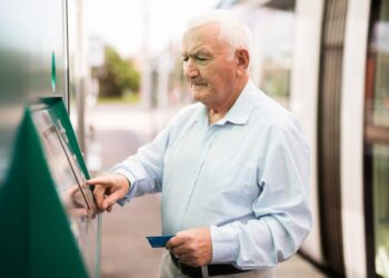 Γιατί «κόλλησαν» τα αναδρομικά συνταξιούχων