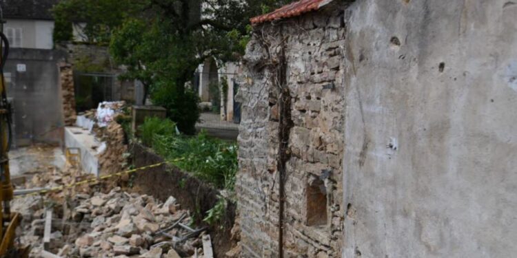 Νεκροί 3 οικοδόμοι έπειτα από κατάρρευση πέτρινου τοίχου κατά τη διάρκεια εργασιών