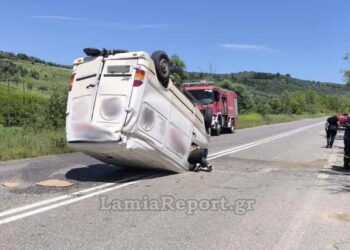 Δύο τραυματίες έπειτα από ανατροπή αυτοκινήτου