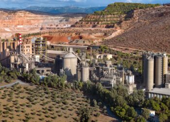 Το +20% της Titan America και το υψηλό 1,5 μήνα της «μαμάς»