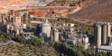 Το +20% της Titan America και το υψηλό 1,5 μήνα της «μαμάς»
