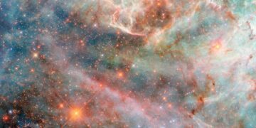 To Hubble φωτογραφίζει ένα εντυπωσιακό… ζαχαρωτό του Σύμπαντος (βίντεο)