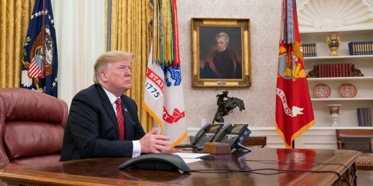 Τραμπ: Έδωσε «προθεσμία» 15 ημερών στον Πούτιν για την Ουκρανία και υποσχέθηκε να αλλάξει στάση