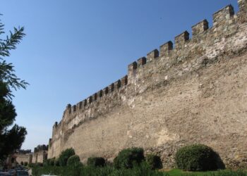 Εντοπίζονται τμήματα του ανατολικού τείχους της Θεσσαλονίκης στο υπό ανέγερση οικόπεδο της οδού Μανουσογιαννάκη;
