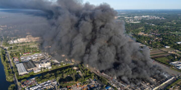 Κατηγορεί τη Ρωσία πως στρατολόγησε εμπρηστές μέσω social media για την πυρκαγιά στη Βαρσοβία