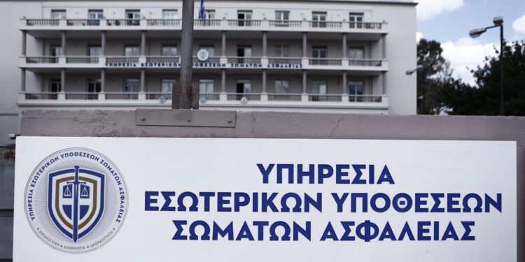 Σύλληψη αξιωματικού της ΕΛ.ΑΣ. για υπεξαίρεση και απάτη
