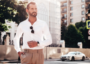 Χωρίζει την γυναίκα του και εκείνη τον τιμωρεί