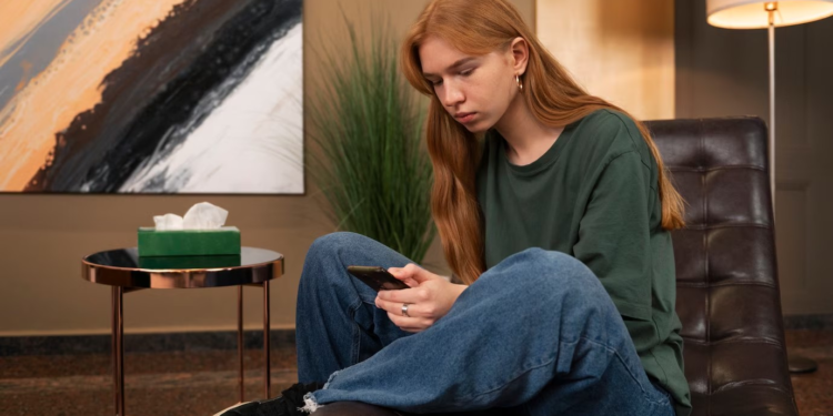 Οι 8 συμπεριφορές των ανθρώπων που φαίνονται ευτυχισμένοι στα social media, αλλά στη ζωή τους είναι δυστυχισμένοι