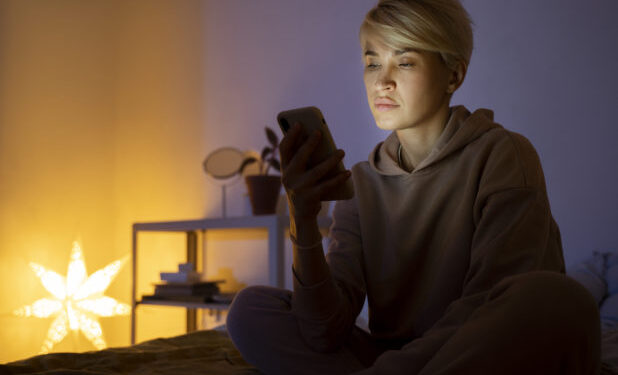 Καρδιολόγος αποκαλύπτει πόσες ώρες πρέπει να κοιμάστε για να μειωθεί δραστικά ο κίνδυνος καρδιακής προσβολής