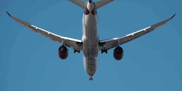 Μεθυσμένη τουρίστρια έκανε άνω κάτω την πτήση