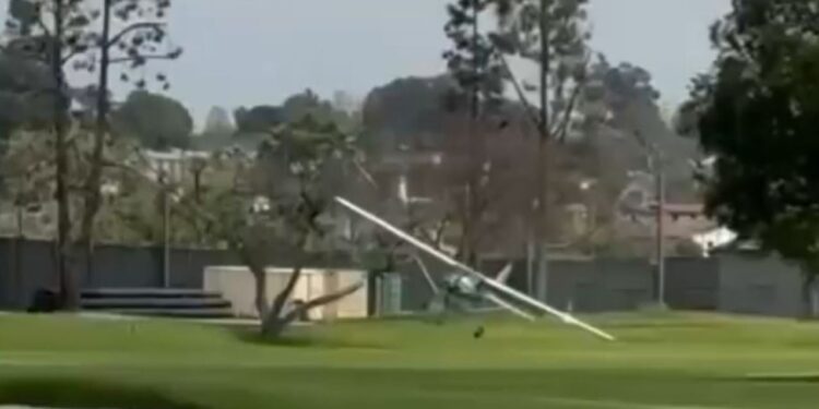 Τρομακτική προσγείωση για ιδιωτικό αεροπλάνο σε γήπεδο γκολφ
