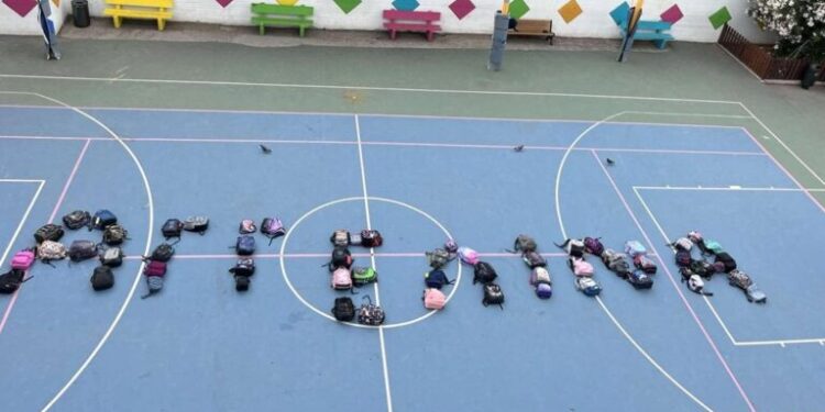 Καλλιθέα: Το συγκινητικό «αντίο» των συμμαθητών της 7χρονης Αγγελίνας