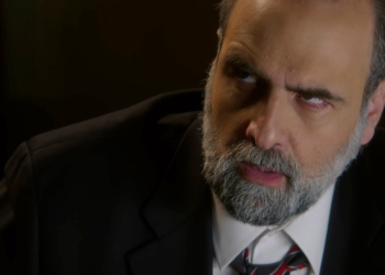 Ο Χάρης ανακοινώνει στον Μαρκόπουλο ότι χωρίζει τη Σοφία