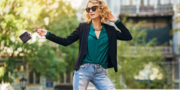 Τα 7 σημάδια που μαρτυρούν ότι κάποιος έχει πολλά χρήματα, ακόμη και αν προσπαθεί να το κρύψει