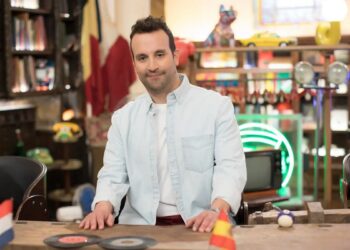 «Έχω μια τεράστια ουλή στο στήθος, σημάδια στην κοιλιά από τα καλώδια που μου έβαλαν»