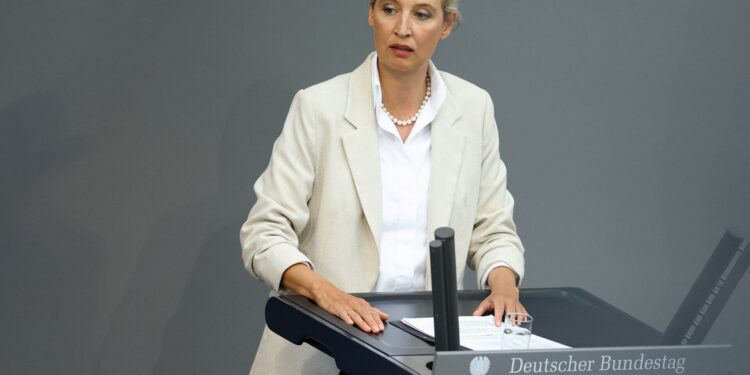 Η επικεφαλής της AfD χαρακτηρίζει «φάρο ελευθερίας» τον Βίκτορ Όρμπαν