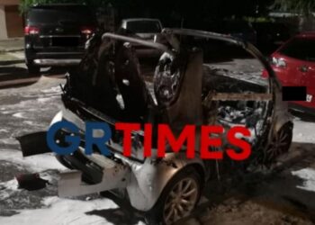Θεσσαλονίκη: Αυτοκίνητο κάηκε ολοσχερώς στην Κάτω Τούμπα