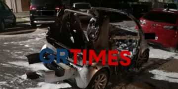 Θεσσαλονίκη: Αυτοκίνητο κάηκε ολοσχερώς στην Κάτω Τούμπα
