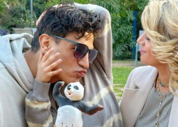 Αποθέωσε την Τζένη Θεωνά για την εμφάνισή της στον τελικό της Eurovision – «Η πιο όμορφη μαμά του κόσμου»