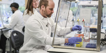 Μειώθηκε κατά 31% η δημόσια χρηματοδότηση της έρευνας για τον καρκίνο αφότου ανέλαβε ο Ντόναλντ Τραμπ