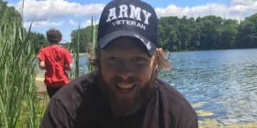 Ανατριχιαστικό βίντεο: Άνδρας «εμφανίστηκε» στο δικαστήριο από τον τάφο