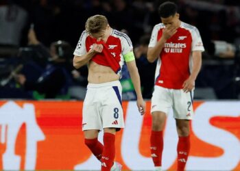 Πανθρακικός: Τρόλαρε την Άρσεναλ για την ήττα από την Παρί Σεν Ζερμέν