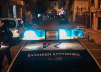 Τουρίστες πέταξαν τραπέζια στον ιδιοκτήτη, τον έδειραν και τον απείλησαν με μαχαίρι
